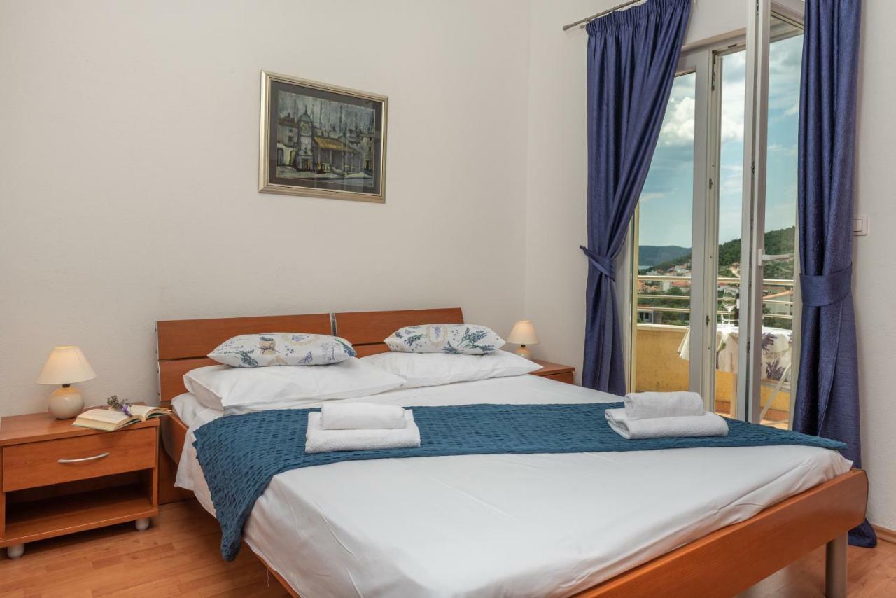 Apartments Villa Jelena Seget Vranjica Exterior foto